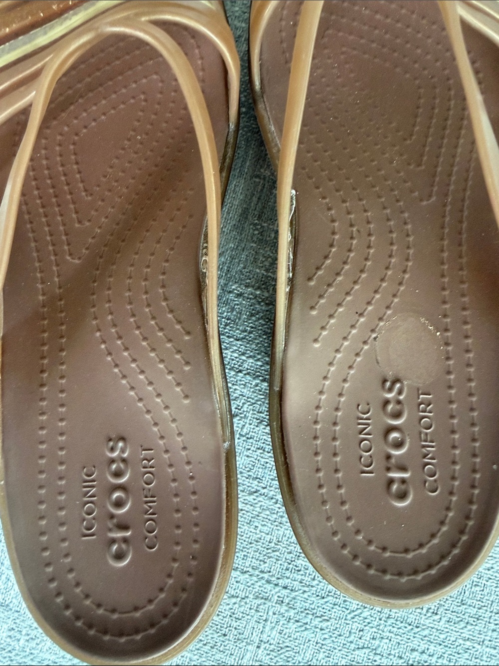 Crocs Womens Isabella Mini Wedge Sandals Size 7 Gold Sparkle Strappy Jelly - Picture 7 of 9